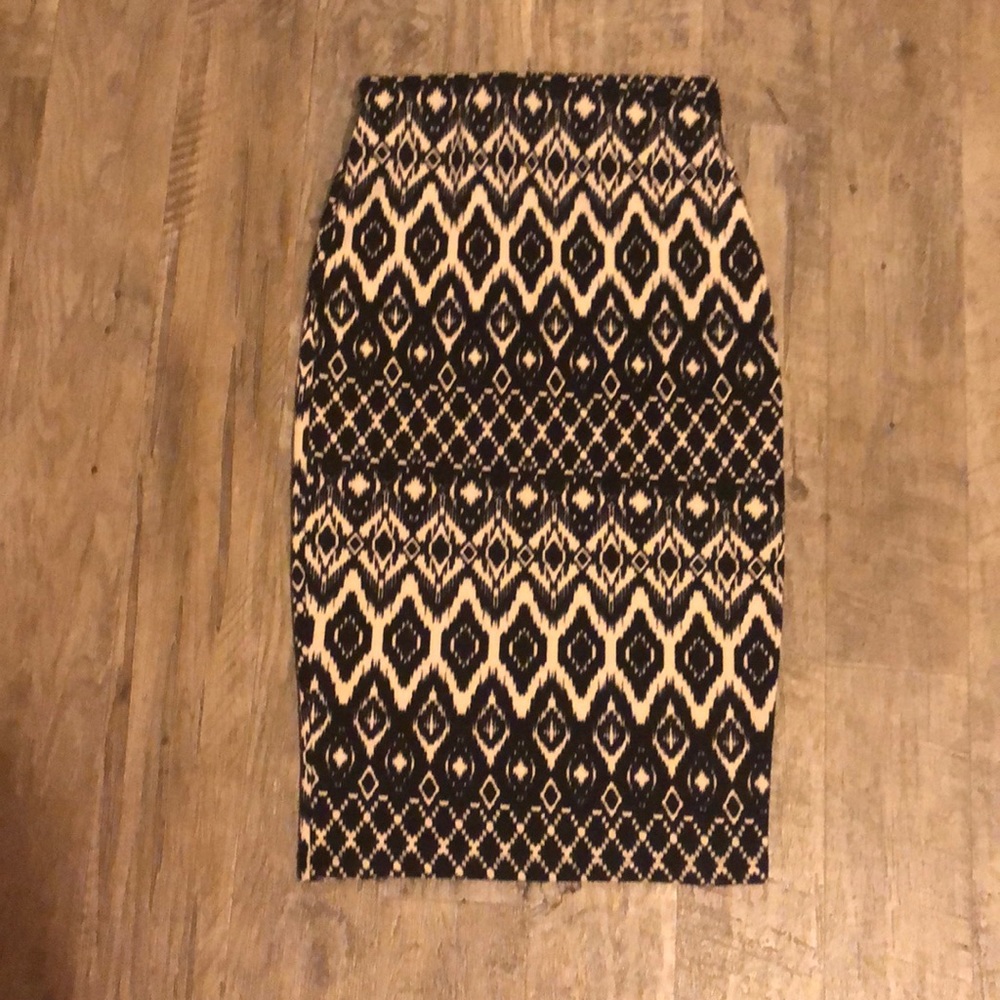 Body Central Black and Beige Pencil Skirt